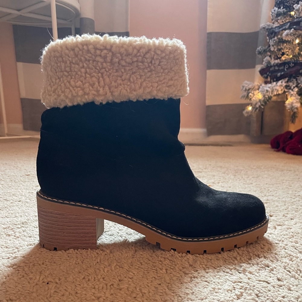Maurice’s Boots: Size 10, Black w/ Tan Sherpa Lining